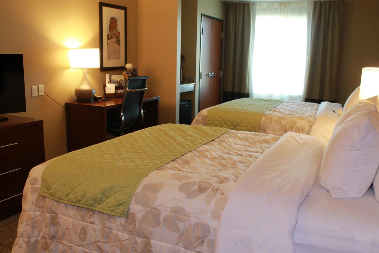 Heartland Inn And Suites Wheatland Kültér fotó