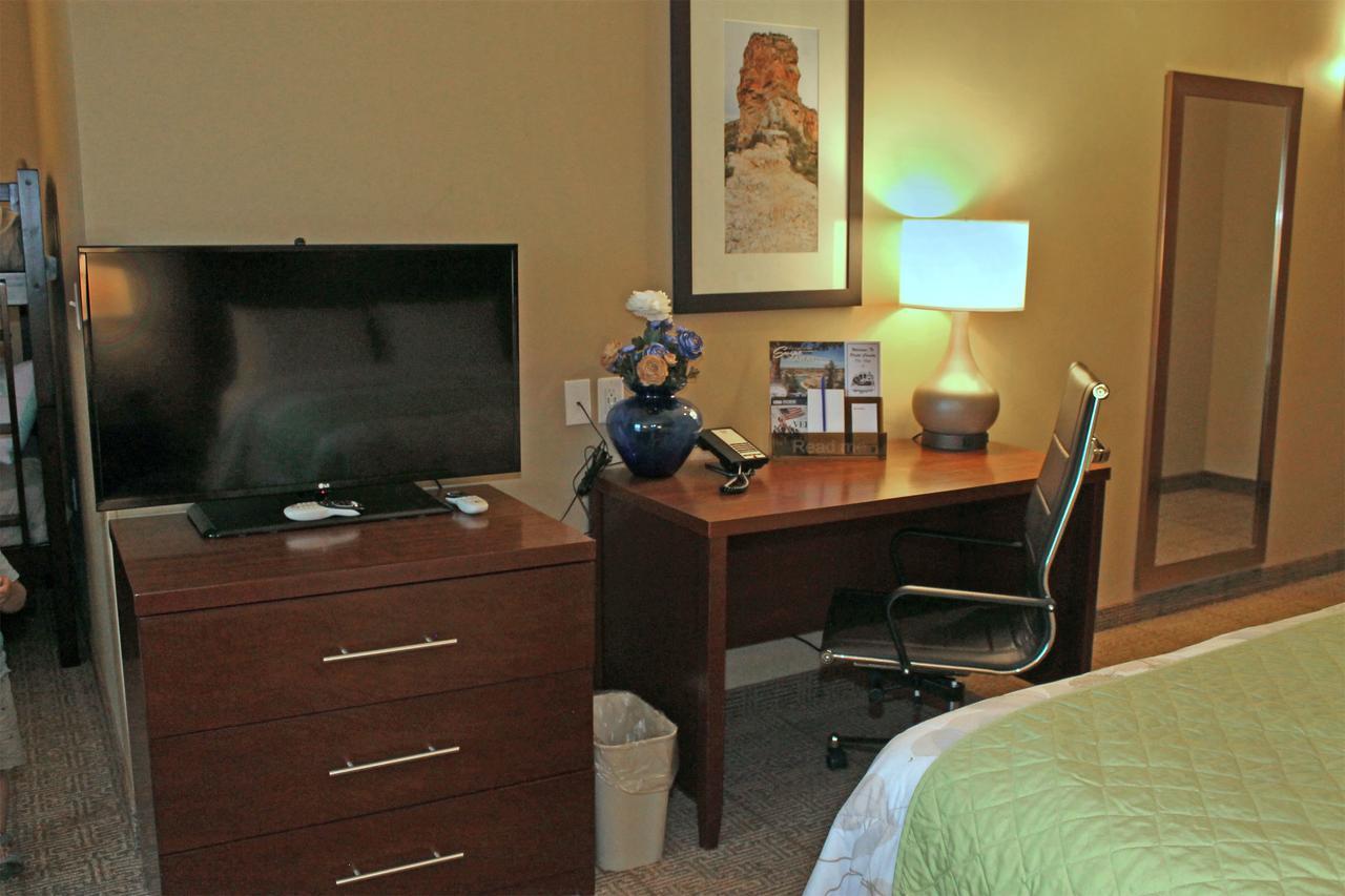 Heartland Inn And Suites Wheatland Kültér fotó