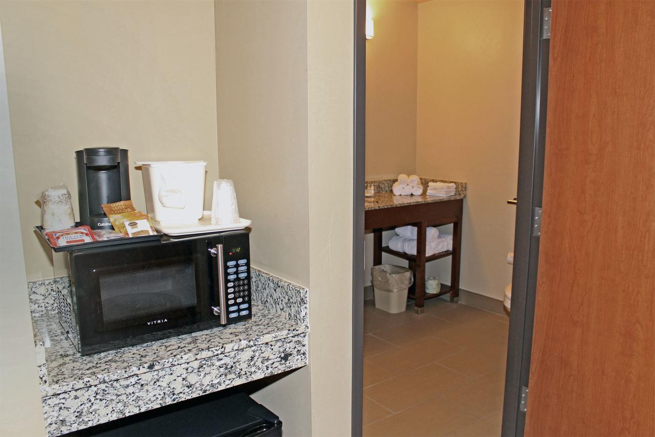 Heartland Inn And Suites Wheatland Kültér fotó