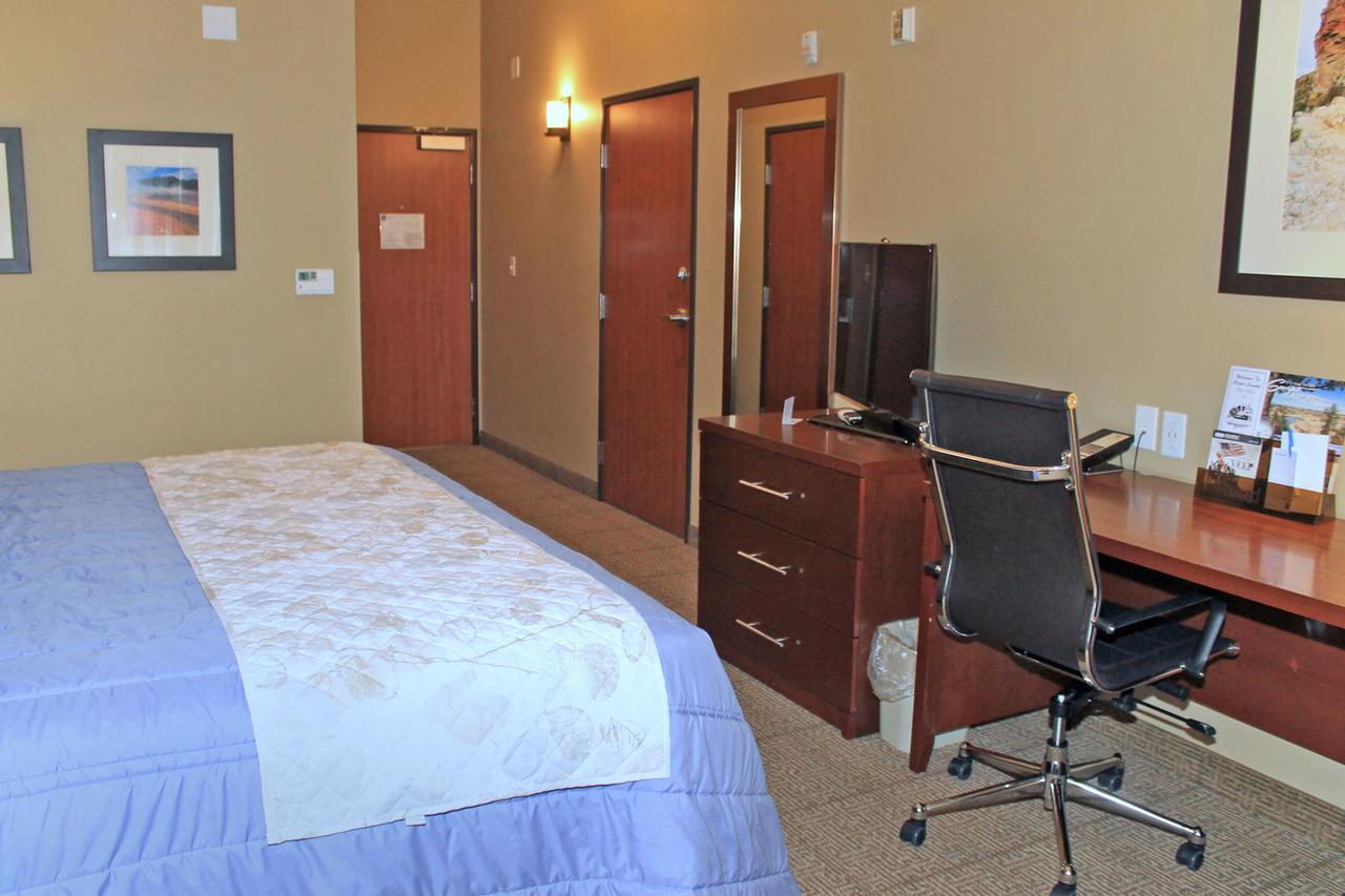 Heartland Inn And Suites Wheatland Kültér fotó