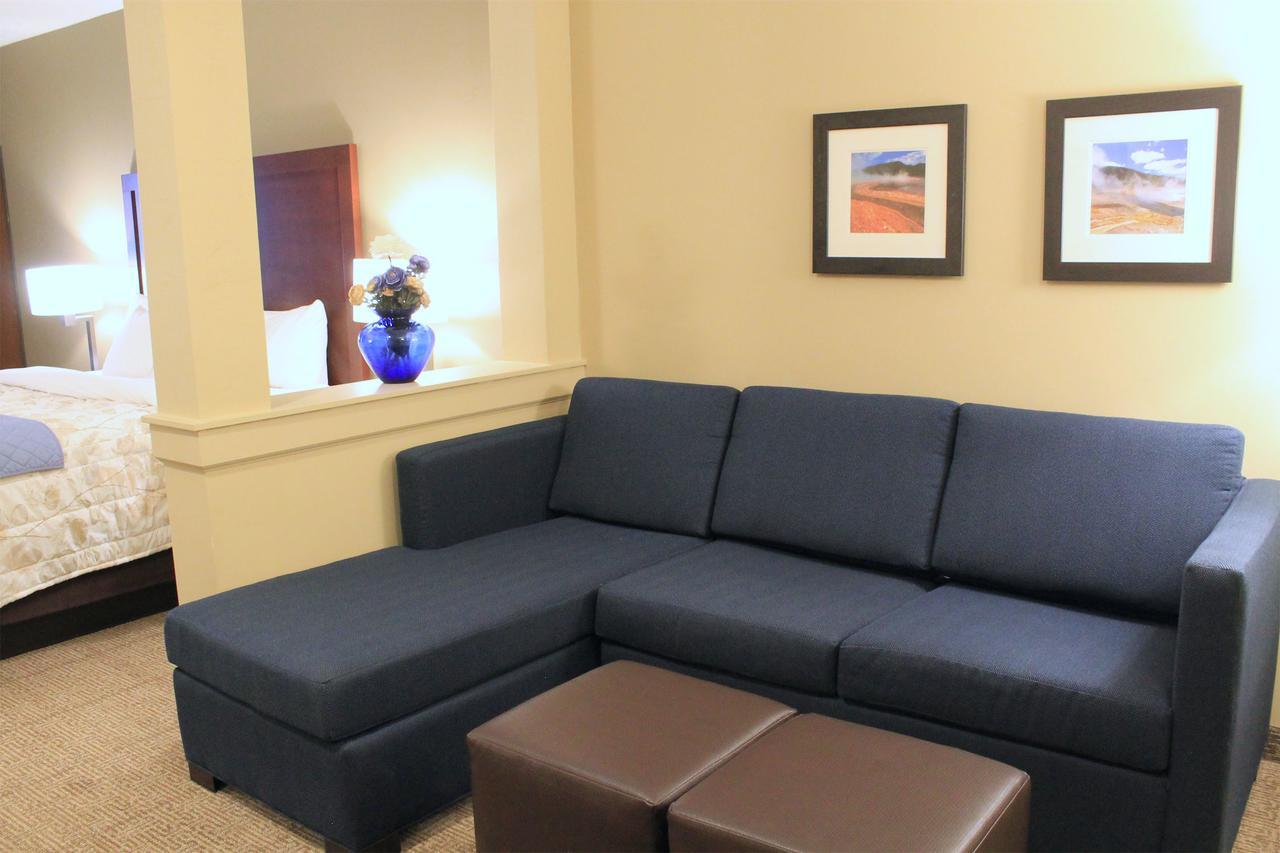 Heartland Inn And Suites Wheatland Kültér fotó
