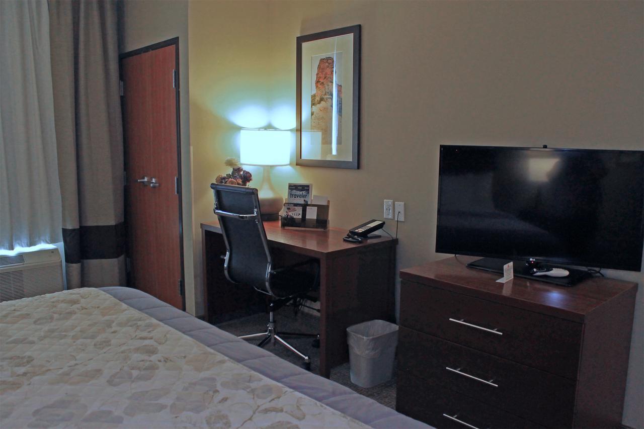 Heartland Inn And Suites Wheatland Kültér fotó