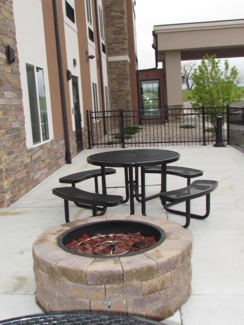 Heartland Inn And Suites Wheatland Kültér fotó